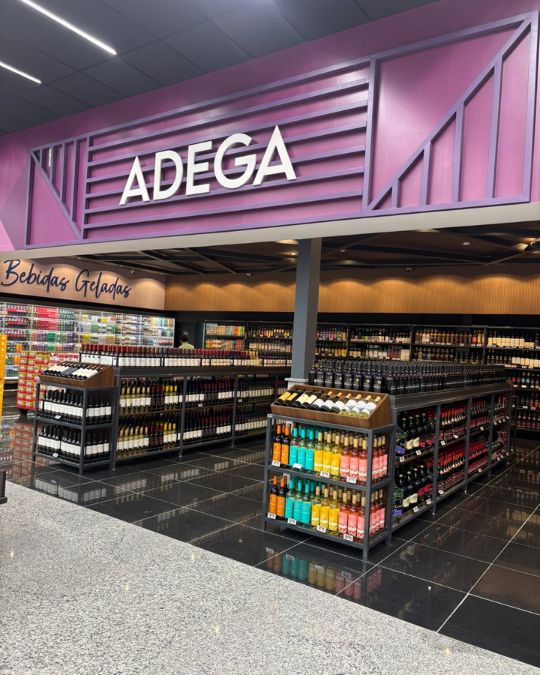 Adega Chama Supermercados Guarulhos com mais de 400 rótulos de bebidas