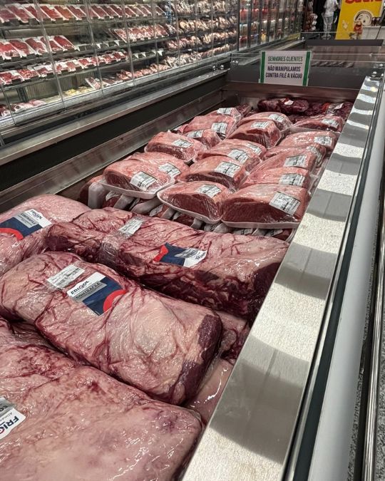 Açougue Chama Supermercados Guarulhos com variedade de carnes e cortes para churrasco