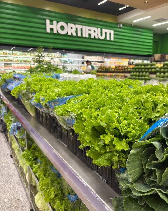 Hortifruti Chama Supermercados Guarulhos com frutas, legumes e verduras