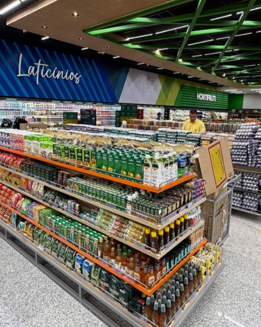 Departamento de mercearia da nova loja Chama Supermercados Guarulhos
